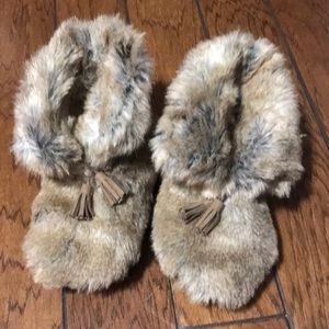 Fur Slippers💕.      Medium